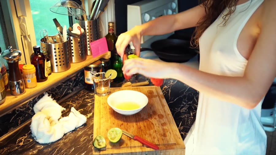 Lemon Juice without Lemon Squeezer — Kitchen Tips